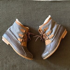 Women’s Brown and Gray Sherpa lined duck boots